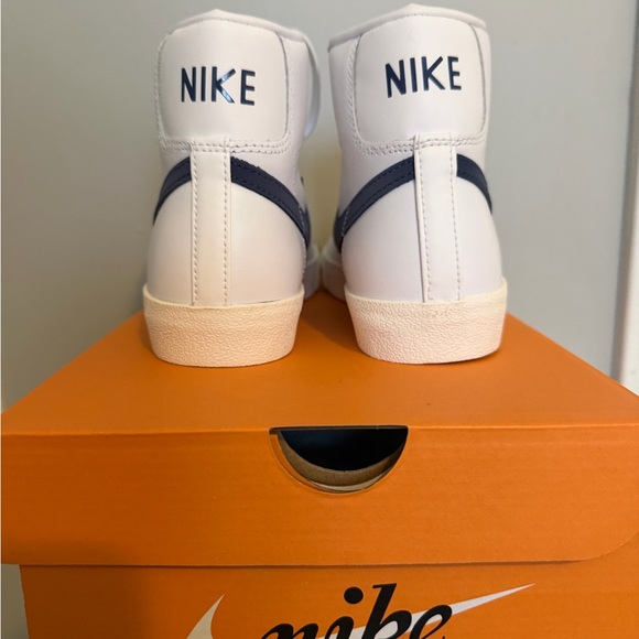 Nike Women’s BLAZER MID 77 White diffused Blue Sail High-Top Sneakers - Picture 3 of 9